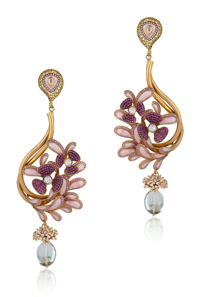 GOLD DEIGNER EARRING